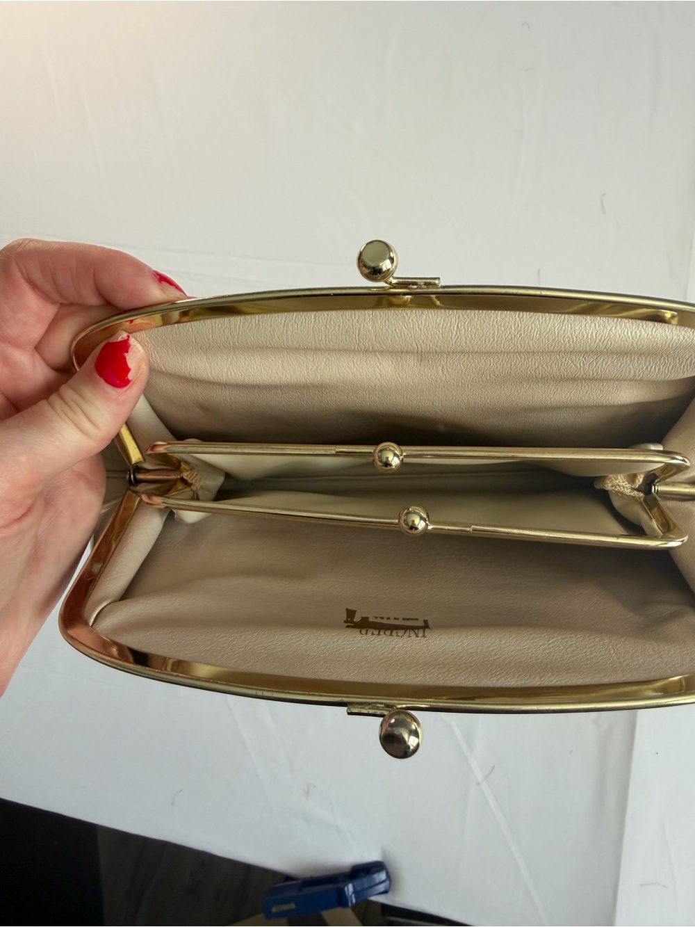Vintage Ingber Classic Cream Patent Kiss-Lock Wristlet Clutch - Picture 3 of 8